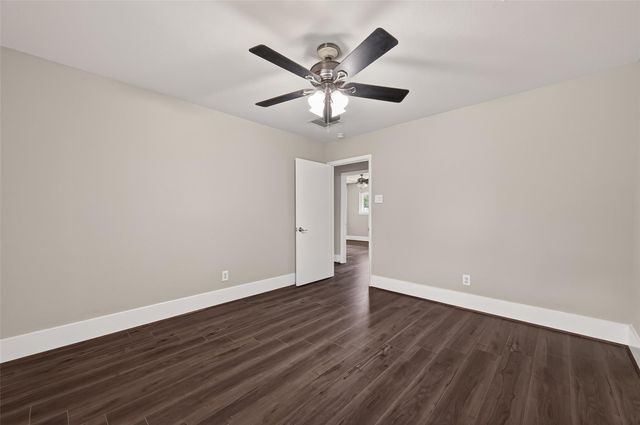 9623 Meadowglen Lane, Houston, TX 77063