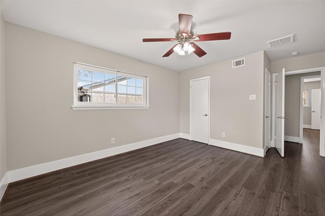 9623 Meadowglen Lane, Houston, TX 77063