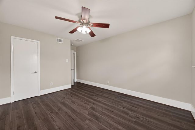 9623 Meadowglen Lane, Houston, TX 77063