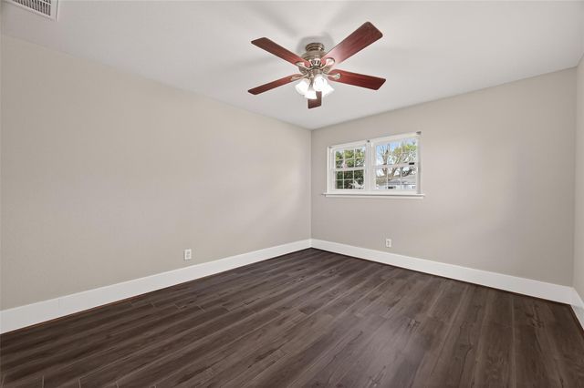 9623 Meadowglen Lane, Houston, TX 77063