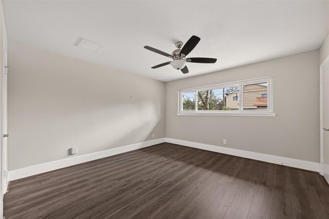 9623 Meadowglen Lane, Houston, TX 77063