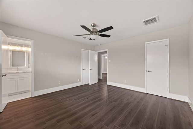 9623 Meadowglen Lane, Houston, TX 77063