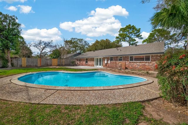 9623 Meadowglen Lane, Houston, TX 77063