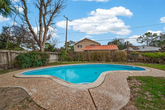 9623 Meadowglen Lane, Houston, TX 77063