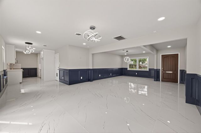 9623 Meadowglen Lane, Houston, TX 77063