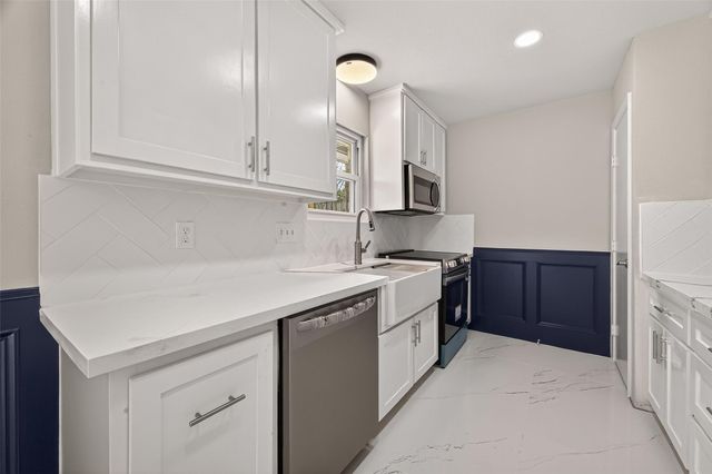 9623 Meadowglen Lane, Houston, TX 77063