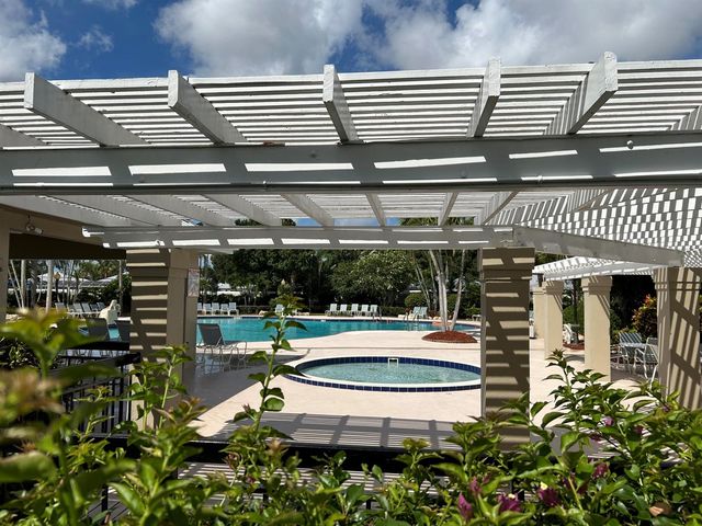 2807 SW LAKEMONT Place 1, Palm City, FL 34990