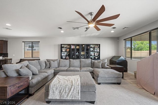 6320 Regina Ridge Street, Las Vegas, NV 89149