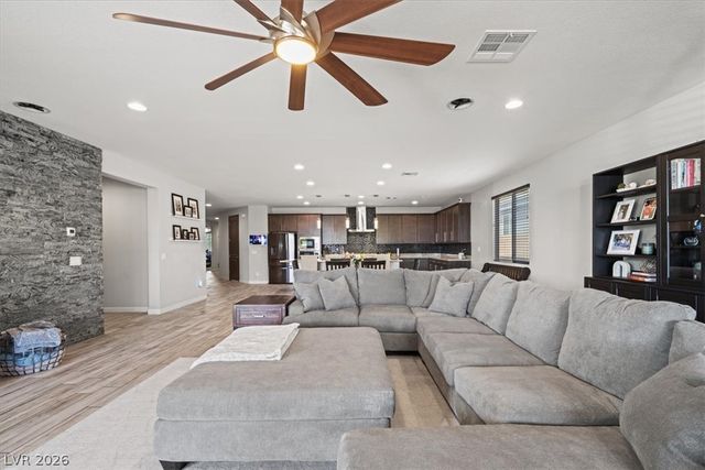6320 Regina Ridge Street, Las Vegas, NV 89149