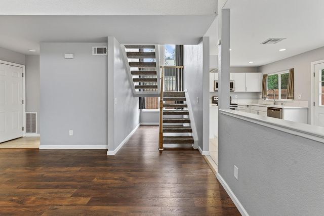 8064 Kingsdale Way, Sacramento, CA 95823