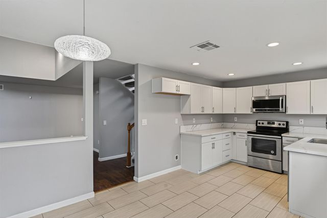 8064 Kingsdale Way, Sacramento, CA 95823