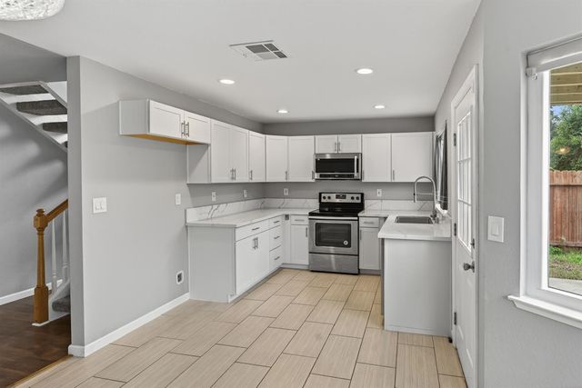 8064 Kingsdale Way, Sacramento, CA 95823