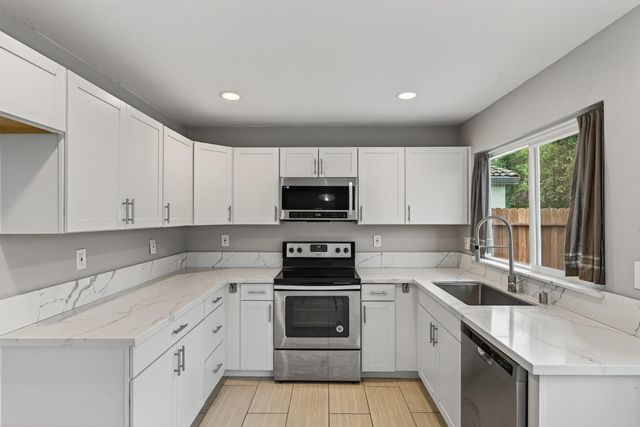 8064 Kingsdale Way, Sacramento, CA 95823