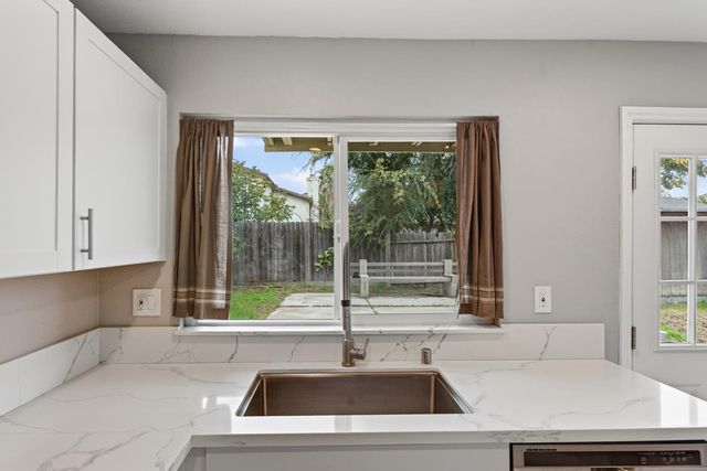 8064 Kingsdale Way, Sacramento, CA 95823