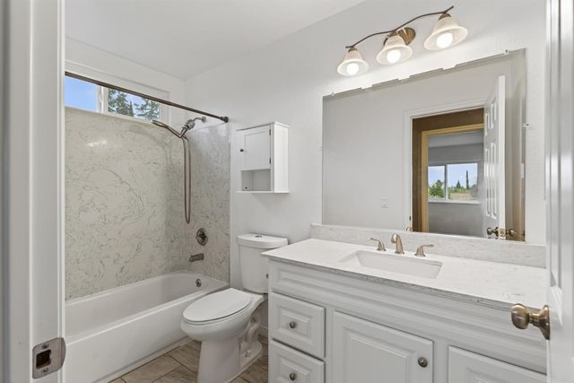 8064 Kingsdale Way, Sacramento, CA 95823