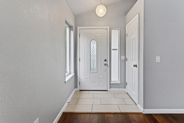 8064 Kingsdale Way, Sacramento, CA 95823