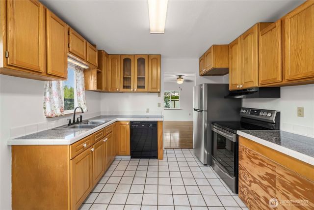 25460 111th Avenue SE, Kent, WA 98030