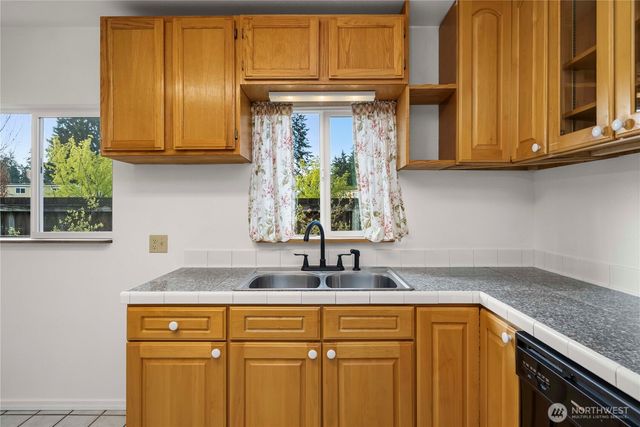 25460 111th Avenue SE, Kent, WA 98030