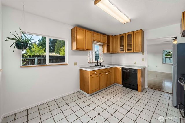 25460 111th Avenue SE, Kent, WA 98030