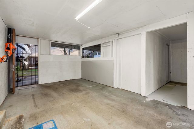 25460 111th Avenue SE, Kent, WA 98030