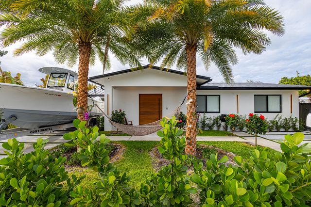 807 Hollywood Place, West Palm Beach, FL 33405
