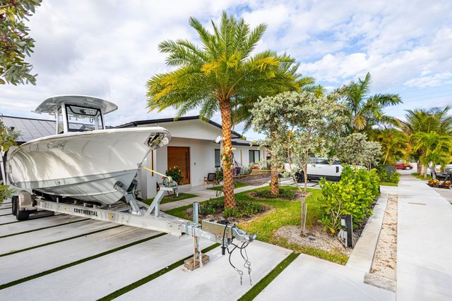 807 Hollywood Place, West Palm Beach, FL 33405