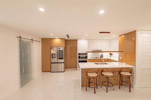 807 Hollywood Place, West Palm Beach, FL 33405
