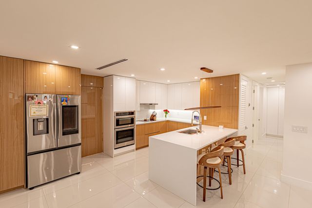 807 Hollywood Place, West Palm Beach, FL 33405