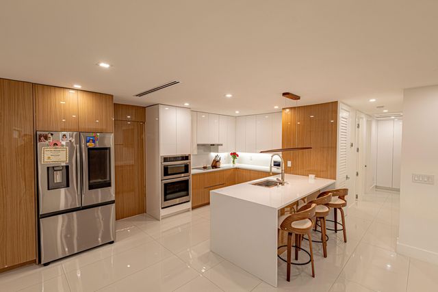 807 Hollywood Place, West Palm Beach, FL 33405