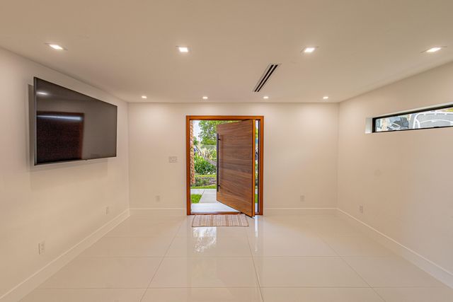 807 Hollywood Place, West Palm Beach, FL 33405