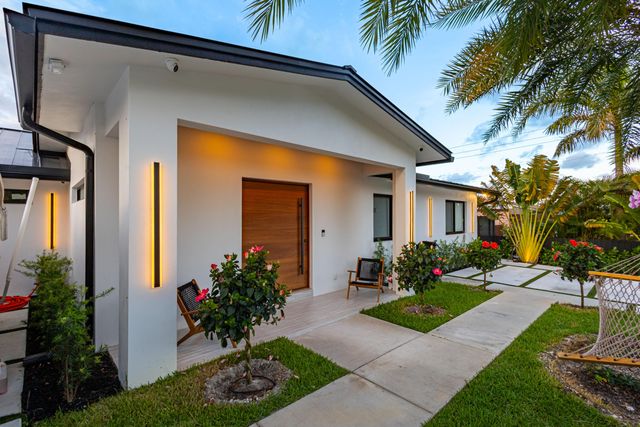 807 Hollywood Place, West Palm Beach, FL 33405