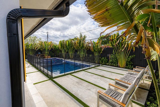 807 Hollywood Place, West Palm Beach, FL 33405