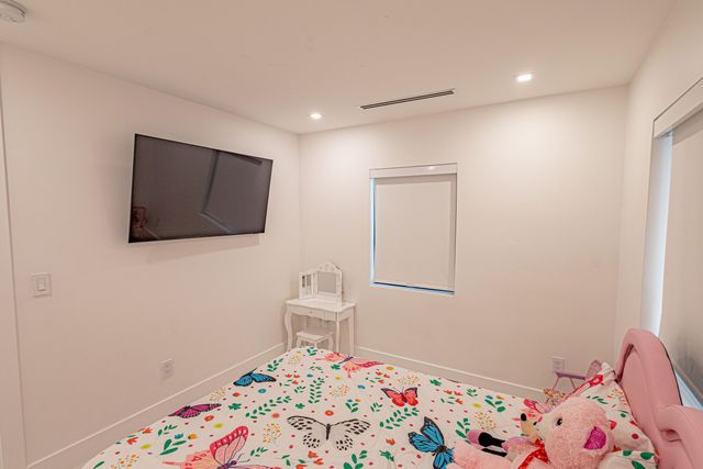 807 Hollywood Place, West Palm Beach, FL 33405