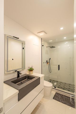 807 Hollywood Place, West Palm Beach, FL 33405