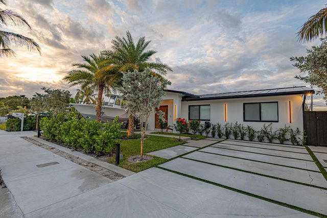 807 Hollywood Place, West Palm Beach, FL 33405