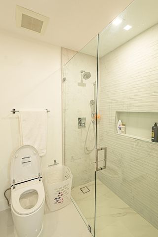 807 Hollywood Place, West Palm Beach, FL 33405