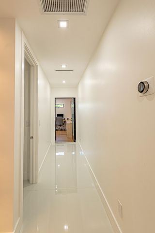 807 Hollywood Place, West Palm Beach, FL 33405