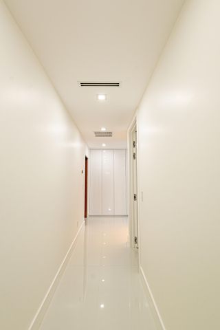 807 Hollywood Place, West Palm Beach, FL 33405