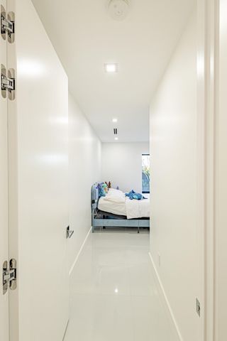 807 Hollywood Place, West Palm Beach, FL 33405
