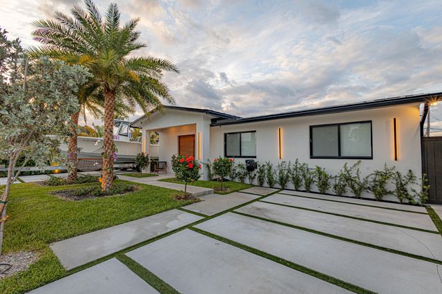 807 Hollywood Place, West Palm Beach, FL 33405