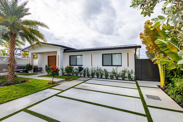 807 Hollywood Place, West Palm Beach, FL 33405