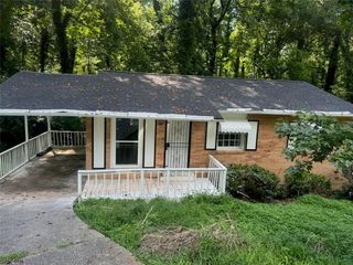 490 Fairlane NW Circle, Atlanta, GA 30331