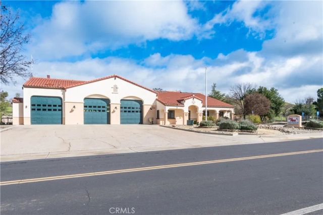 3415 Lakeside Village Drive, Paso Robles, CA 93446