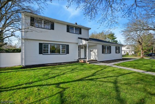 56 Manor Rd, Harrington Park Boro, NJ 07640