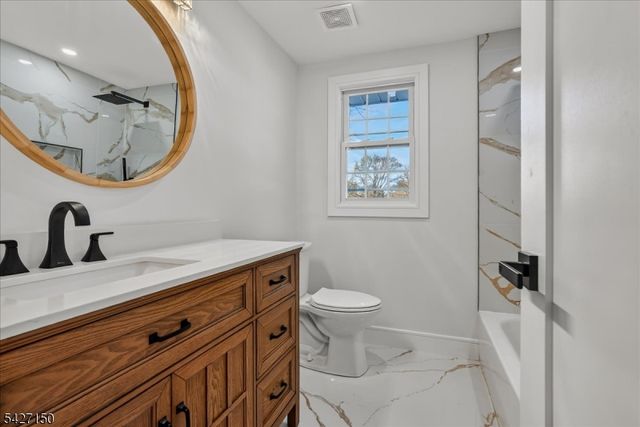 56 Manor Rd, Harrington Park Boro, NJ 07640