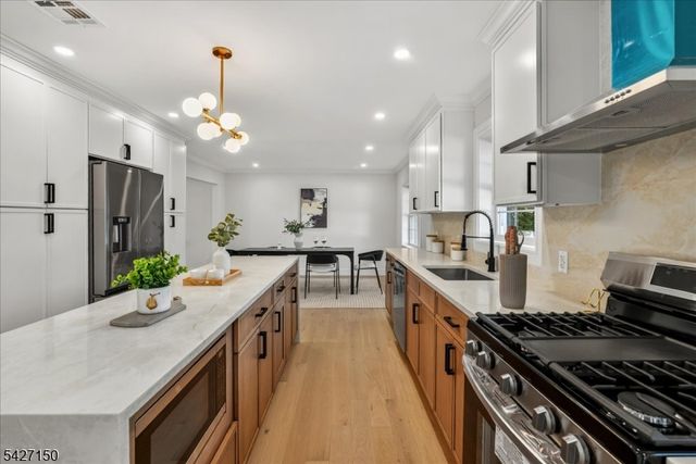 56 Manor Rd, Harrington Park Boro, NJ 07640