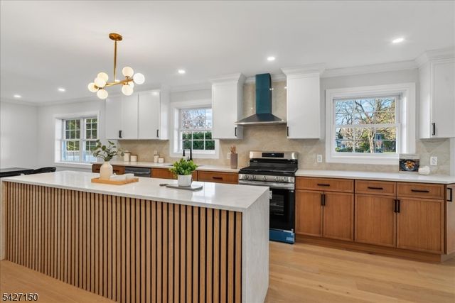 56 Manor Rd, Harrington Park Boro, NJ 07640