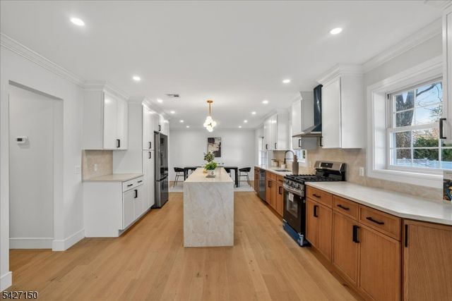 56 Manor Rd, Harrington Park Boro, NJ 07640