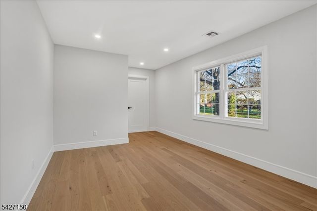 56 Manor Rd, Harrington Park Boro, NJ 07640