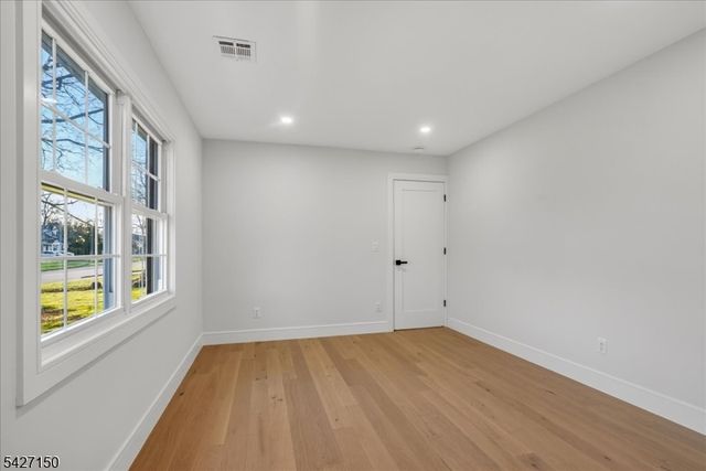 56 Manor Rd, Harrington Park Boro, NJ 07640